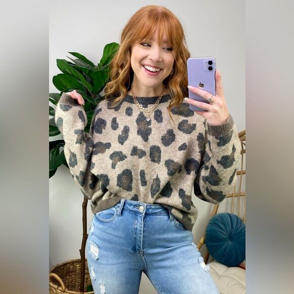 NWT [olivaceous] oversized animal print super soft sweater - Picture 1 of 10